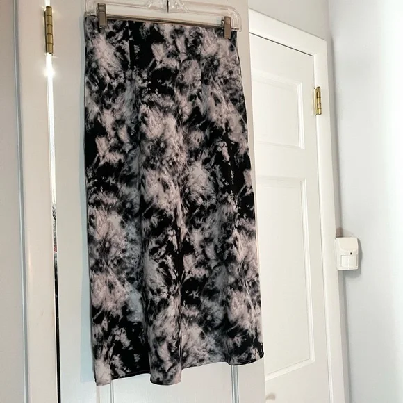 Sanctuary Black, White & Pink Tie Dye Patterned Midi Casual Spring Skirt - Picture 6 of 7